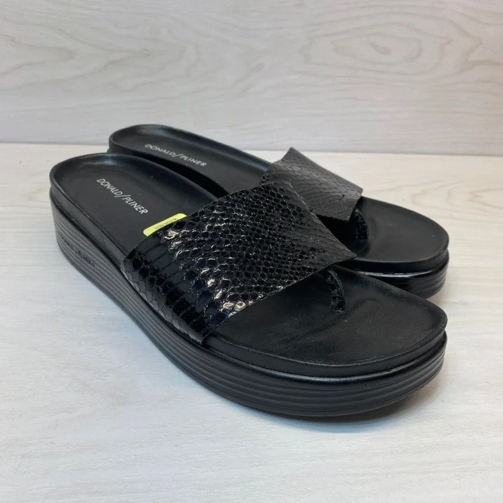 Donald Pliner Fifi Womens 9.5 Platform Sandals Snakeskin Wedge Thong Slides‎
